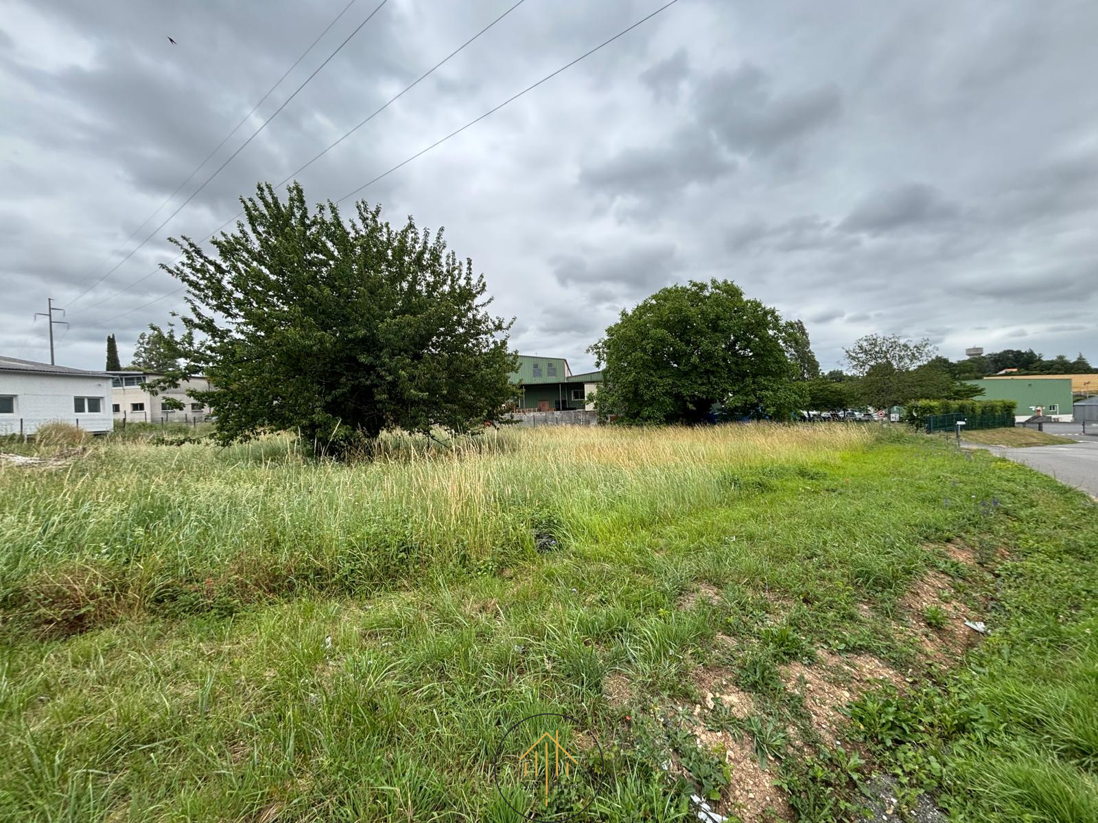 TERRAIN CONSTRUCTIBLE ZONE D'ACTIVITE - SOYAUX